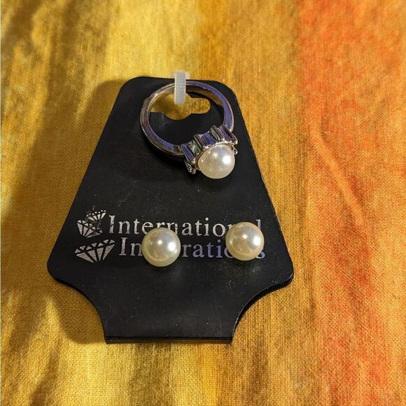 International Inspirations faux pearl ring and earring set - Picture 8 of 8